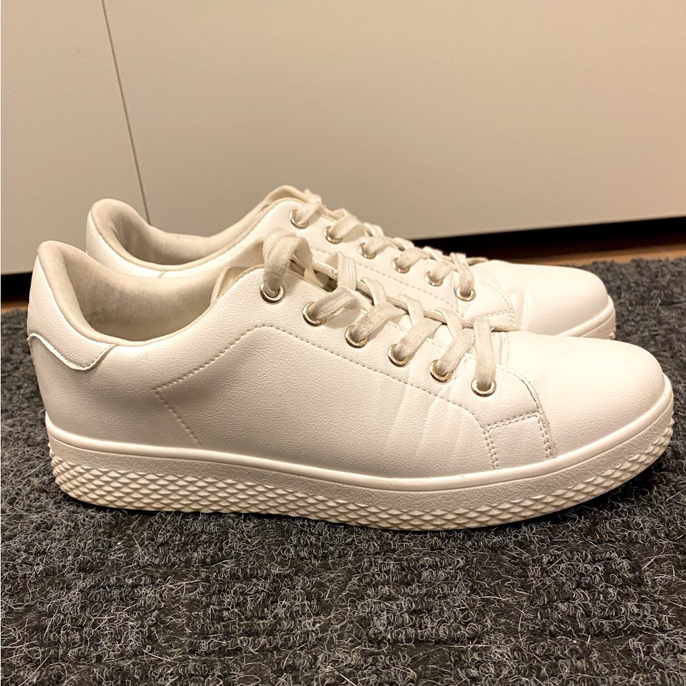Call it Spring “Kalina” Sneaker